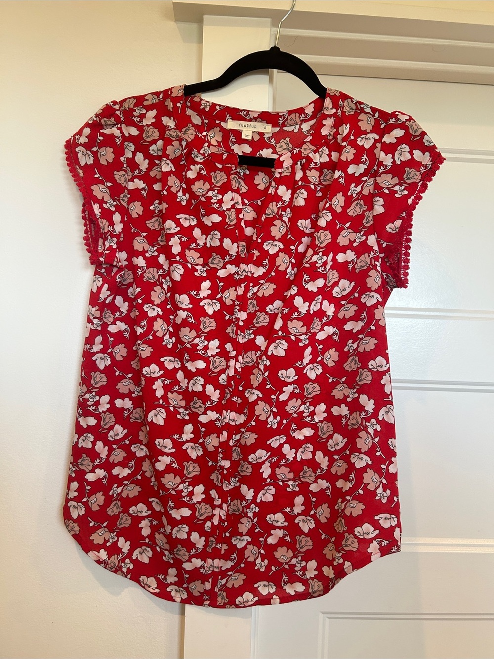 fun 2 fun Red Floral Button-Front Cap-Sleeve Blouse